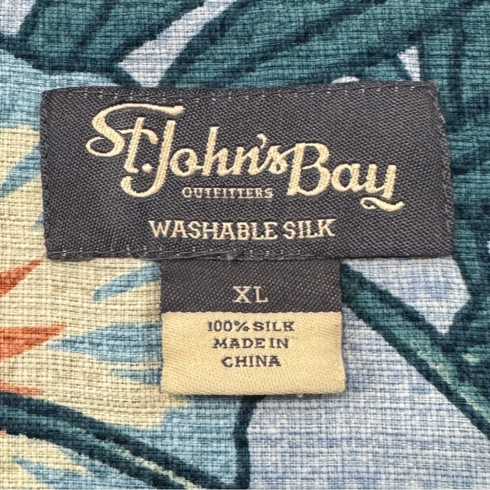 St. John’s Bay Washable Silk Hawaiian Camp Shirt Gray Floral Men’s XL - Picture 3 of 5